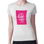 تيشرت نسائي مقاس: M بتصميم اعطني قبلة