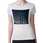 تيشرت نسائي مقاس: M بتصميم سيف فضي أفعواني من ذا ويتشر 3 وايلد هانت