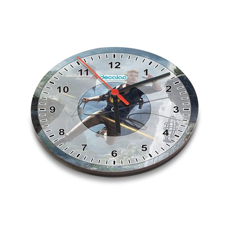 ساعة-حائط-دائرية-بتصميم-أنشارتد-4-نيثن-دريك-1