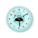 ساعة حائط دائرية بتصميم سلطعون خائف