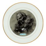 طبق زينة للطعام باطار داخلي ذهبي بتصميم أبيكس ليجندز قلب أسود