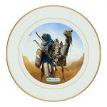 طبق زينة للطعام باطار داخلي ذهبي بتصميم أساسنز كريد حورس