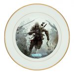 طبق زينة للطعام باطار داخلي ذهبي بتصميم أساسنز كريد وسط الحرب