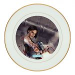 طبق زينة للطعام باطار داخلي ذهبي بتصميم جيل فالنتاين اطلاق النار رزدنت ايفل 3