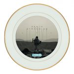 طبق زينة للطعام باطار داخلي ذهبي بتصميم رحلة مع الجسر الطفل ديث ستراندنغ