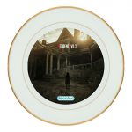 طبق زينة للطعام باطار داخلي ذهبي بتصميم ريزدنت إيفل 2