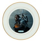 طبق زينة للطعام باطار داخلي ذهبي بتصميم سام بريدجز ديث ستراندنغ