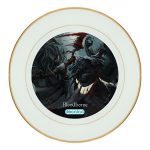 طبق زينة للطعام باطار داخلي ذهبي بتصميم  قتال الوحوش بلود بورن