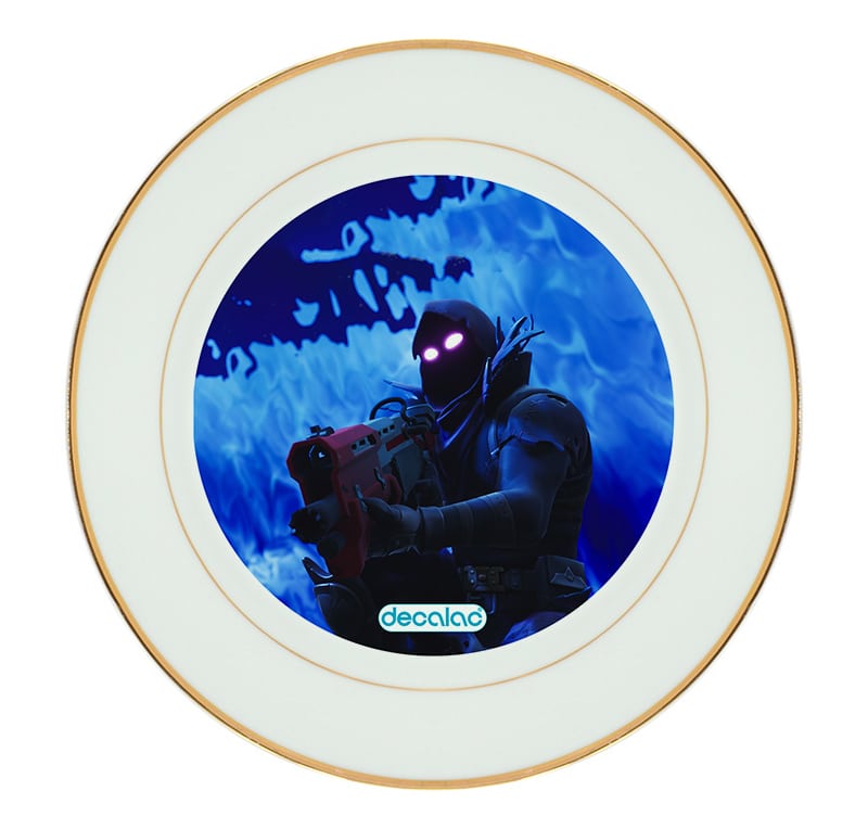 طبق زينة للطعام باطار داخلي ذهبي بتصميم قتال رافين فورتنايت طبق زينة للطعام باطار داخلي ذهبي بتصميم قتال رافين فورتنايت