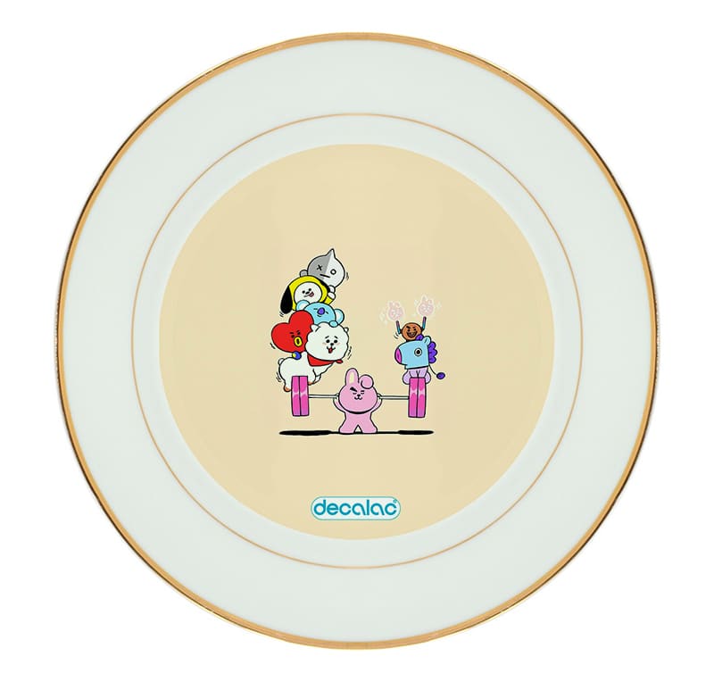 طبق زينة للطعام باطار داخلي ذهبي بتصميم قوه كوكي شخصيات BT21 طبق زينة للطعام باطار داخلي ذهبي بتصميم قوه كوكي شخصيات BT21