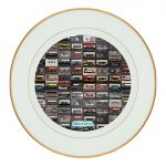 طبق زينة للطعام باطار داخلي ذهبي بتصميم كاسيت موسيقي