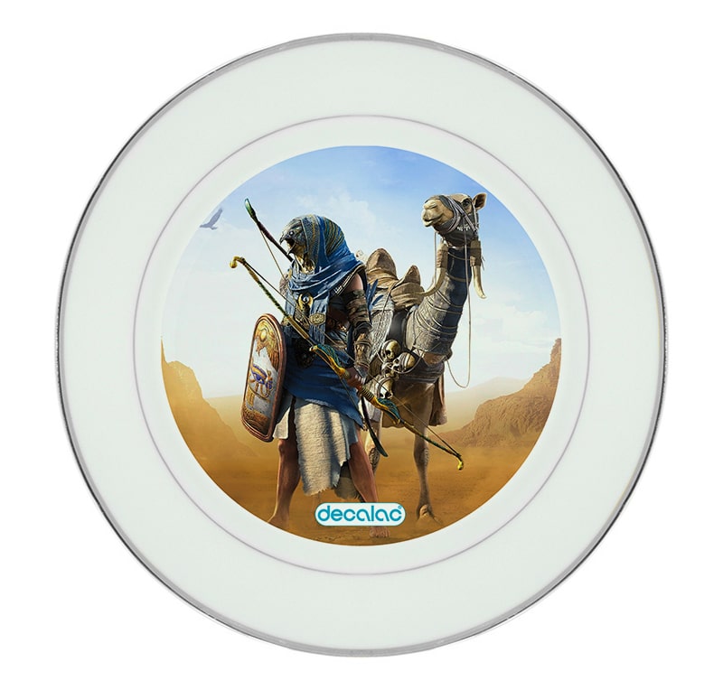 طبق زينة للطعام باطار داخلي فضي بتصميم أساسنز كريد حورس طبق زينة للطعام باطار داخلي فضي بتصميم أساسنز كريد حورس