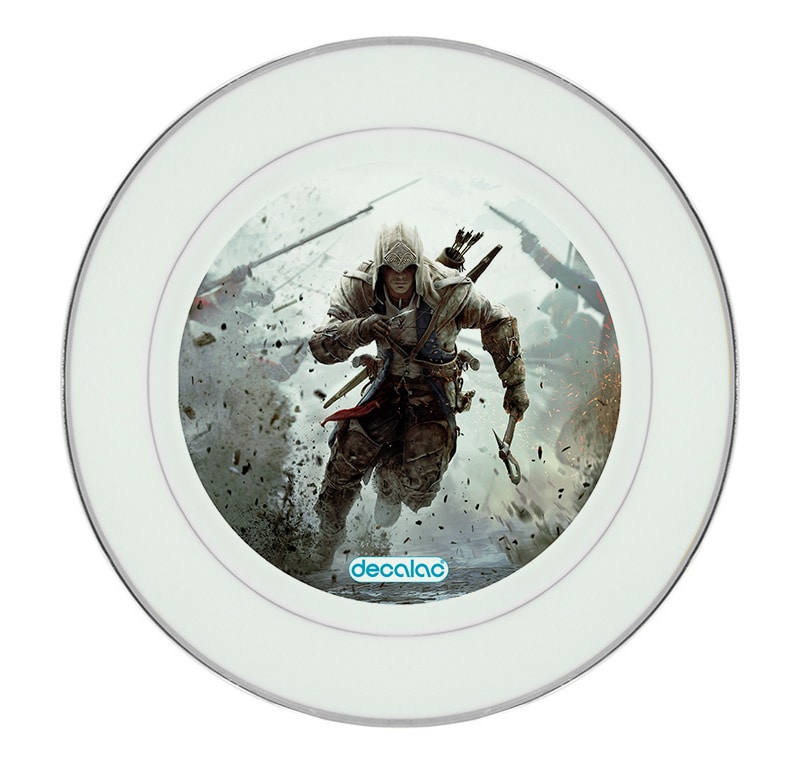 طبق زينة للطعام باطار داخلي فضي بتصميم أساسنز كريد وسط الحرب طبق زينة للطعام باطار داخلي فضي بتصميم أساسنز كريد وسط الحرب