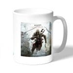 كوب قهوة بتصميم أساسنز كريد وسط الحرب