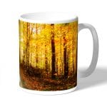 كوب قهوة بتصميم أوراق الخريف