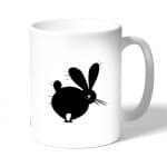 كوب قهوة بتصميم ارنب مخيف