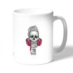 كوب قهوة بتصميم الأستماع الى الموسيقى