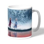 كوب قهوة بتصميم رحله الاصدقاء