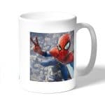 كوب قهوة بتصميم سبايدر مان اعلى البرج