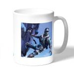 كوب قهوة بتصميم فورت نايت تسلق جبل جليدي