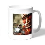 كوب قهوة بتصميم قتال مع عملاق هجوم العمالقة