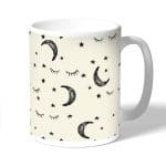 كوب قهوة بتصميم قمر ونجوم