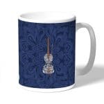 كوب قهوة بتصميم كمان مزخرف