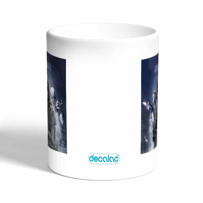 كوب-قهوة-بتصميم-كول-أوف-ديوتي-تعاون-جماعي-1