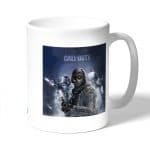 كوب قهوة بتصميم كول أوف ديوتي تعاون جماعي