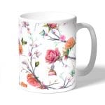 كوب قهوة بتصميم مورد