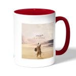 كوب قهوة بمقبض احمر بتصميم أساسنز كريد أوريجنز