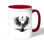كوب قهوة بمقبض احمر بتصميم أساسنز كريد الجناح الأسود