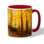 كوب قهوة بمقبض احمر بتصميم أوراق الخريف