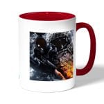 كوب قهوة بمقبض احمر بتصميم القناص  باتلفيلد 1