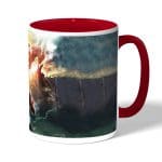 كوب قهوة بمقبض احمر بتصميم حرب عملاقان هجوم العمالقة