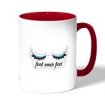 كوب قهوة بمقبض احمر بتصميم رموش