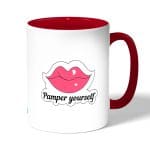 كوب قهوة بمقبض احمر بتصميم شفاه جذابه