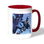 كوب قهوة بمقبض احمر بتصميم فورت نايت تسلق جبل جليدي