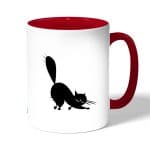 كوب قهوة بمقبض احمر بتصميم قط اسود