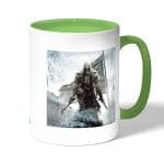 كوب قهوة بمقبض اخضر بتصميم أساسنز كريد الثورة الأمريكية