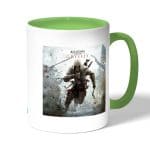 كوب قهوة بمقبض اخضر بتصميم أساسنز كريد وسط الحرب