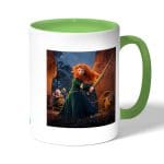 كوب قهوة بمقبض اخضر بتصميم الاميره ميريدا تنقذ امها