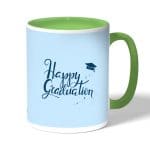 كوب قهوة بمقبض اخضر بتصميم تخرج