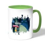 كوب قهوة بمقبض اخضر بتصميم جاري توتورو والطفله