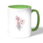 كوب قهوة بمقبض اخضر بتصميم رسمه ورده