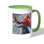 كوب قهوة بمقبض اخضر بتصميم سبايدر مان اعلى البرج