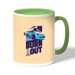 كوب قهوة بمقبض اخضر بتصميم سيارة سباق