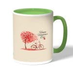 كوب قهوة بمقبض اخضر بتصميم عيد حب سعيد