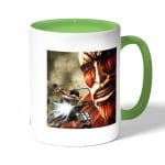 كوب قهوة بمقبض اخضر بتصميم قتال مع عملاق هجوم العمالقة