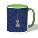 كوب قهوة بمقبض اخضر بتصميم كمان مزخرف